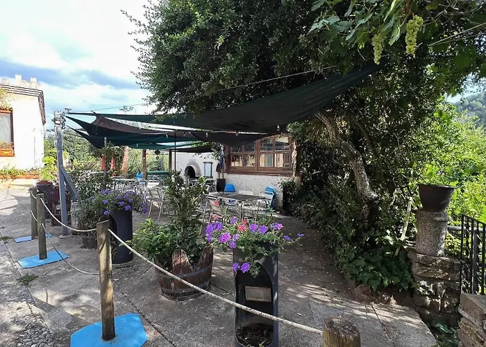 Bodegas De Claveria * El Humo de Muro