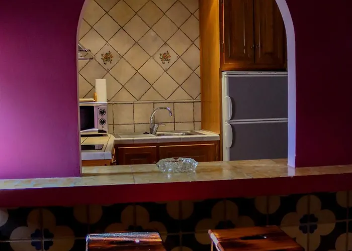 Bodegas De Claveria * El Humo de Muro