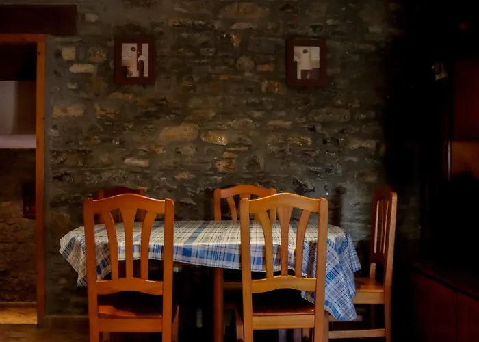 Bodegas De Claveria Casa rural *