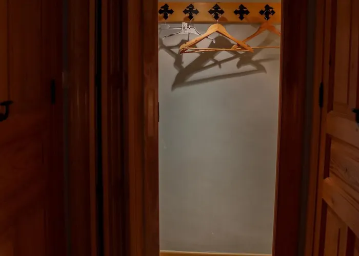 Bodegas De Claveria * El Humo de Muro